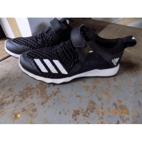 153 - Pair of Adidas Trainers Size 3 1/2