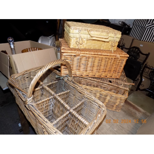 313 - Selection of Wicker Basket