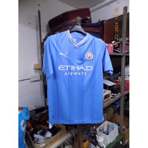 415 - Manchester City Football Shirt XL