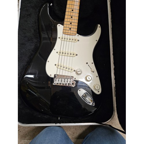 593 - Fender Stratocaster Corona USA 1987. Black & White. In full working order