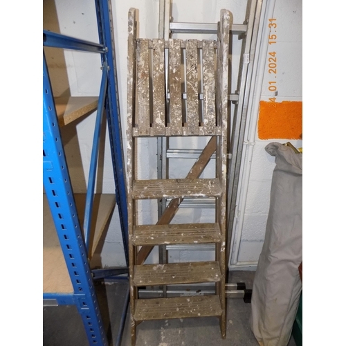 118 - Wooden Step Ladders