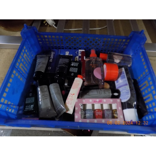 18 - Tray of Beauty products inc Ted Baker