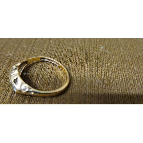 551 - 9ct Gold Ring - One Stone Missing 1.53g