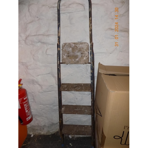 19 - Step Ladders