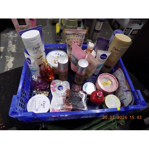 158 - Tray of Cosmetics and Perfumes