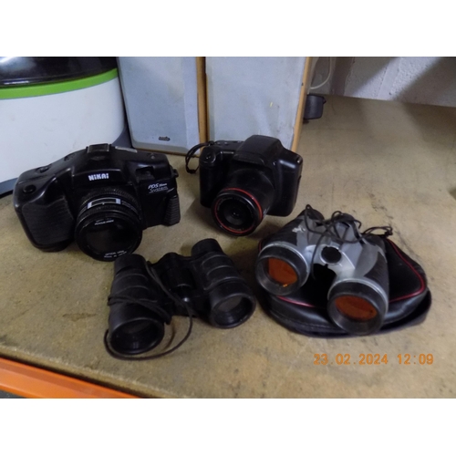 429 - 2 Camera's and 2 Pairs of Binoculars