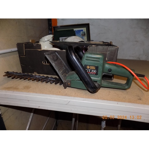 64 - Electric Hedgetrimmer