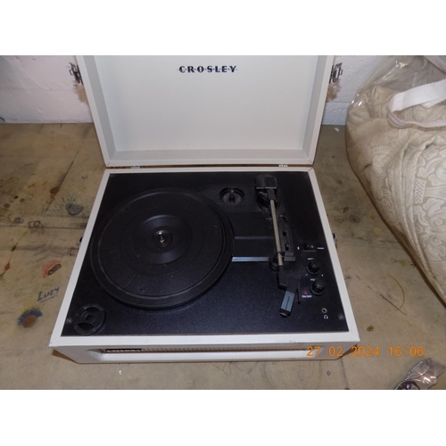 100 - Crosley Turntable