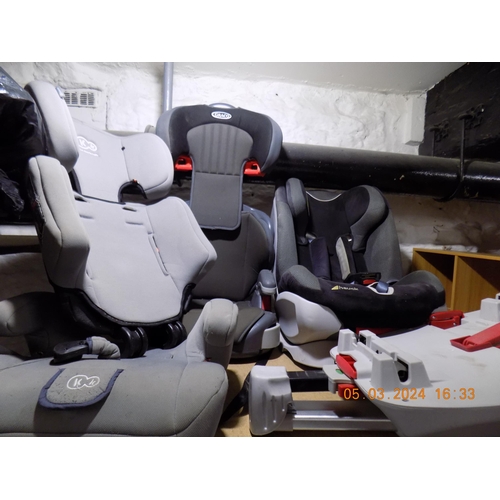 126 - 3 Car Seats. Inc Isofix Base Unit