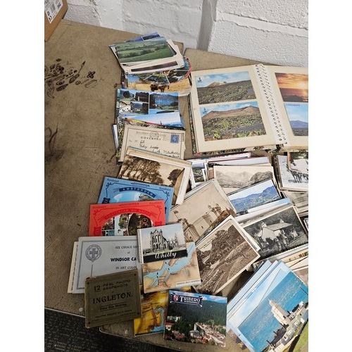 582 - Large Selection of Mixed Postcards