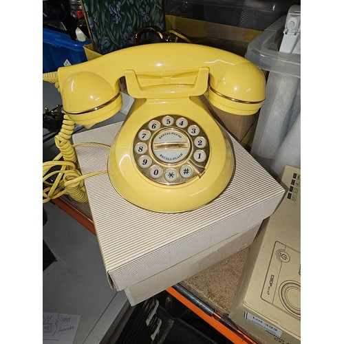 392 - Yellow Telephone w/o