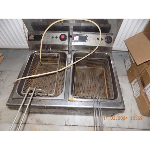 10 - Parry Double Fryer Untested