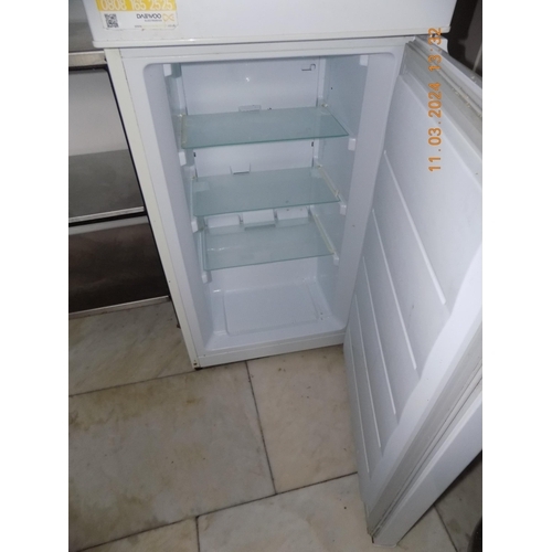 30 - Daewoo Fridge Freezer in Working Order - Width: 21 inches, Depth: 23.5 inches, Height: 69 inches