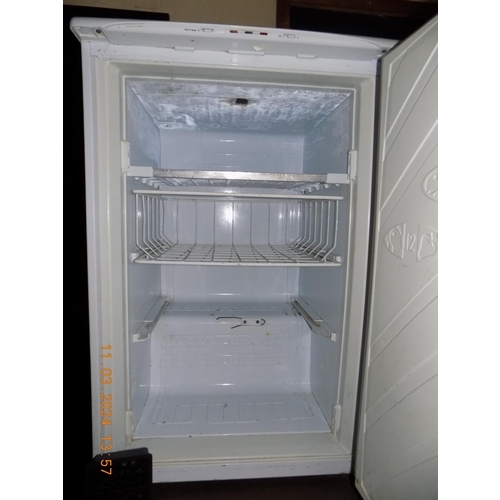 48 - Hotpoint Ice Diamond Freezer in Working Order  - Width: 22 inches, Depth: 23 inches, Height 33 inche... 