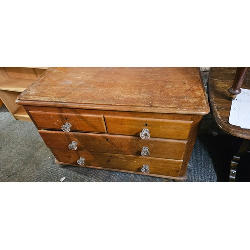 546 - Set of Drawers