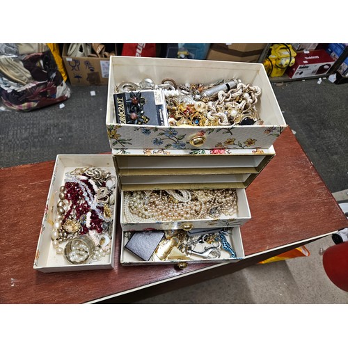 554 - Jewellery Box and Contents