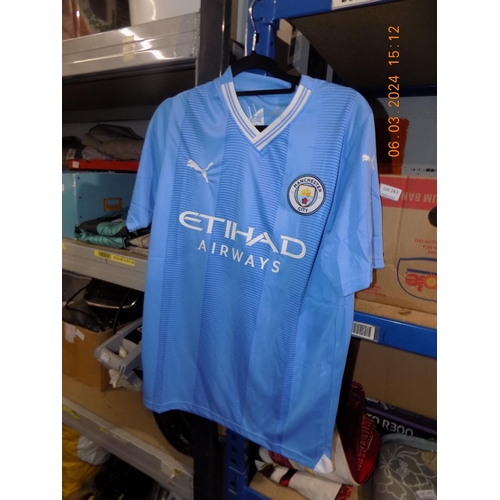 341 - Manchester City Football Shirt Size M