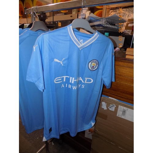 342 - New Manchester City Football Shirt Size M