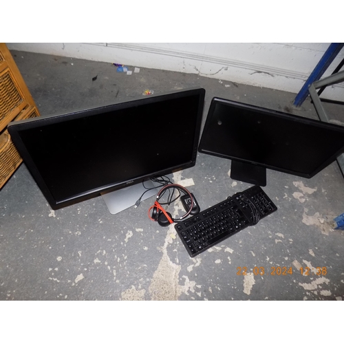 331 - 2 Dell Monitors, Keyboard, Mouse and Headphones