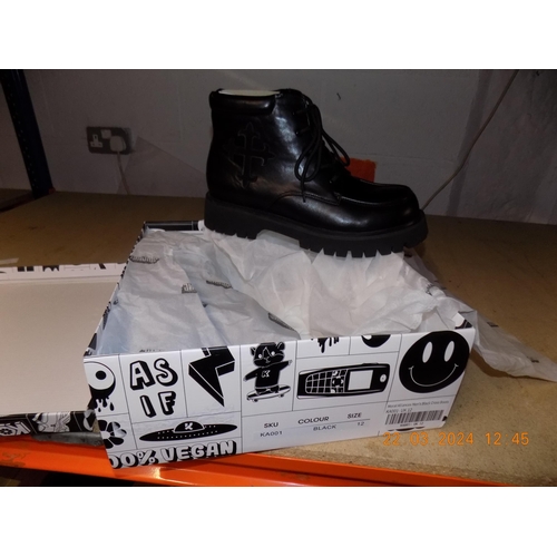 338 - New Boxed Men's Kiogang Boots Size 12