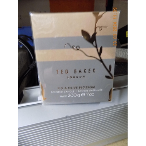 431 - Ted baker Candle Fig and Olive Blossom