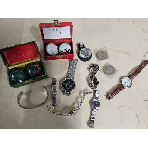 592 - Selection of Watches, Jewellery and Collectables