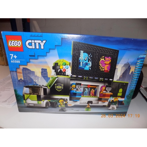 129 - New Boxed Lego City 60388