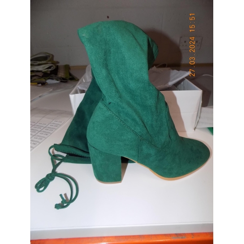 215 - New Boxed Pair of Allegra K Green Suede Boots Size 6