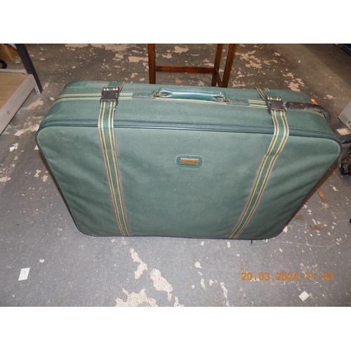 26 - Gullivers Suitcase