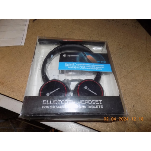 24 - Bluetooth Headset