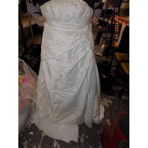 31 - Strapless Wedding Dress Size 14