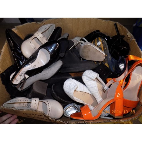 287 - Box of Ladies Shoes