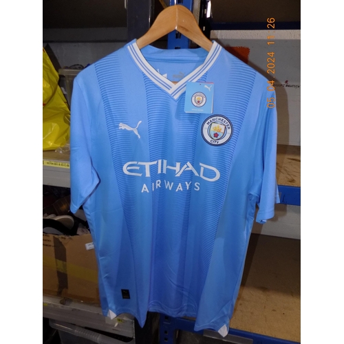 306 - New Manchester City Football Shirt Size XL