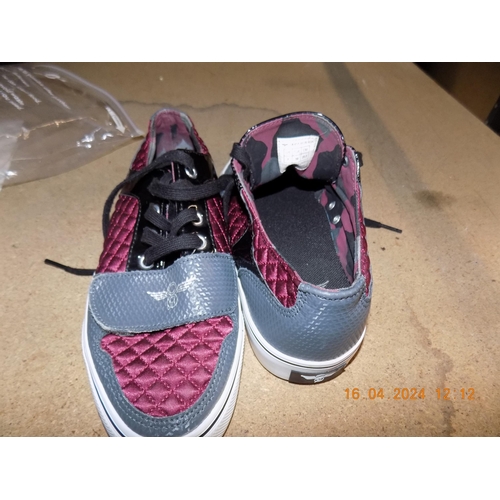 37 - Creative Recreation Trainers Size 6