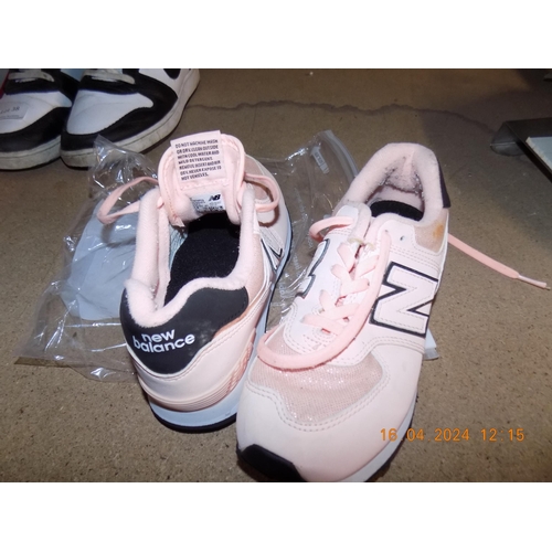 39 - New Balance Trainers Size 1