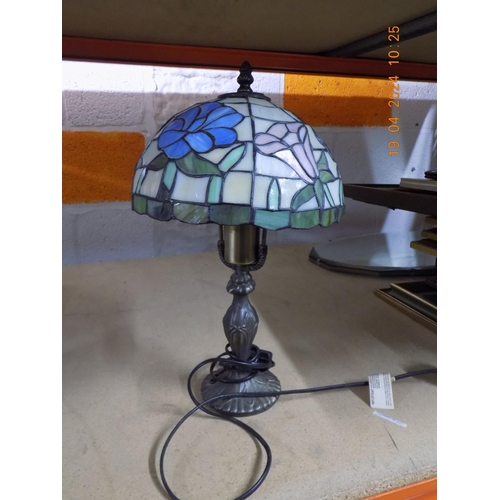 534 - Tiffany Style Lamp