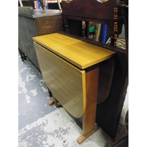 538 - Drop Leaf Table