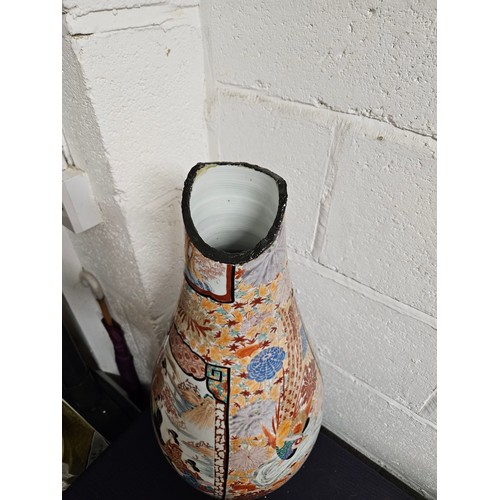 557 - Large Japanese Vase