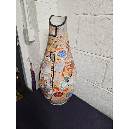 557 - Large Japanese Vase