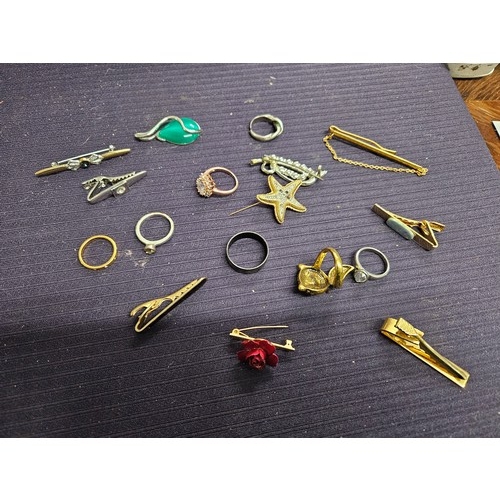 555 - Selection of Rings and Tie Pins etc