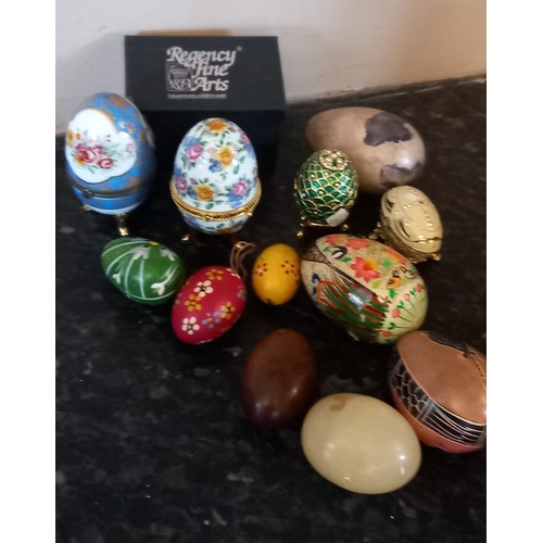 570 - Selection of Collectable Decorative Eggs inc Onyx