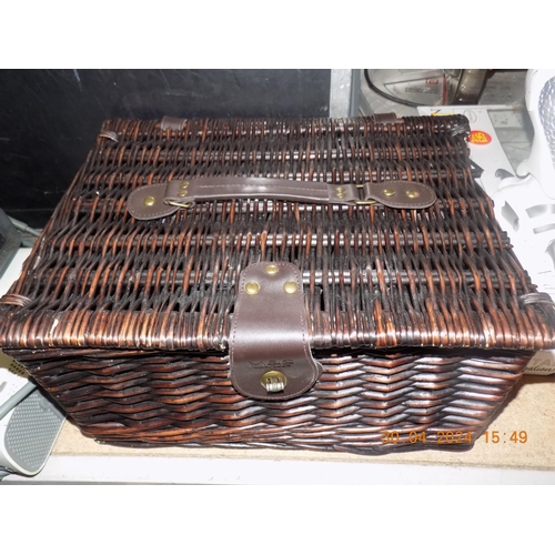 135 - M&S Hamper Basket