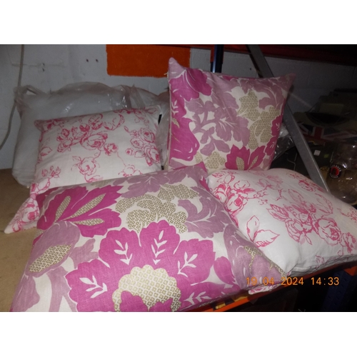 233 - 4 New Cushions