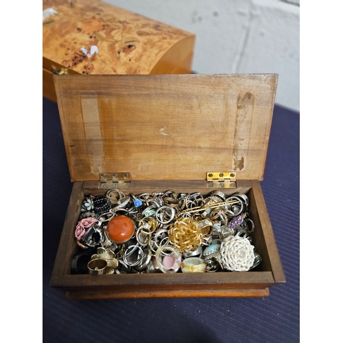 581 - Jewellery Box and Contents