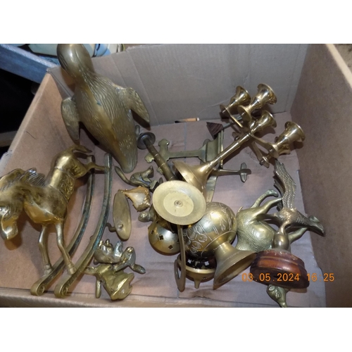 451 - Box of Brass Ware