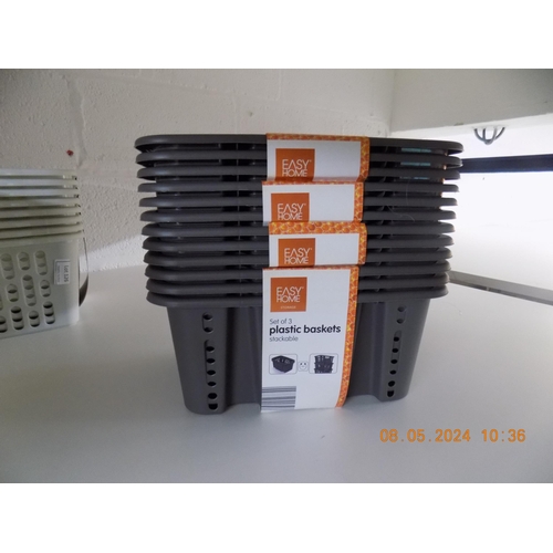 129 - 12 Plastic Storage Baskets 29x19.2x12.3cm