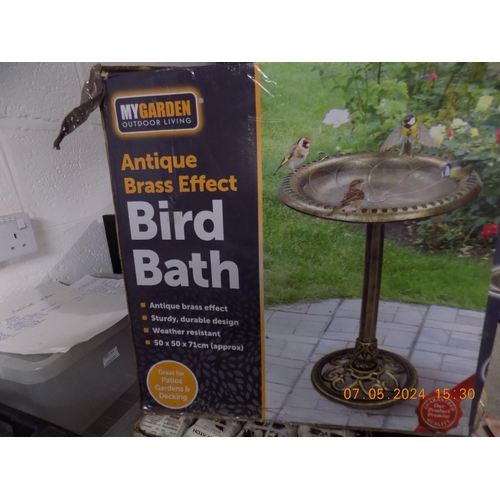 70 - Boxed Antique Brass Effect Bird Bath