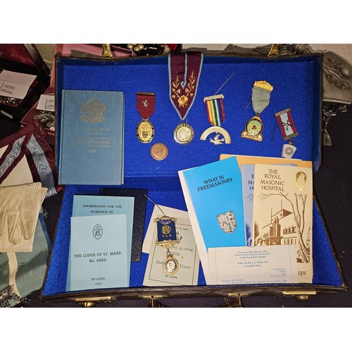 575 - Cased Masonic Items with Key. Inc Jewels, 1 Silver