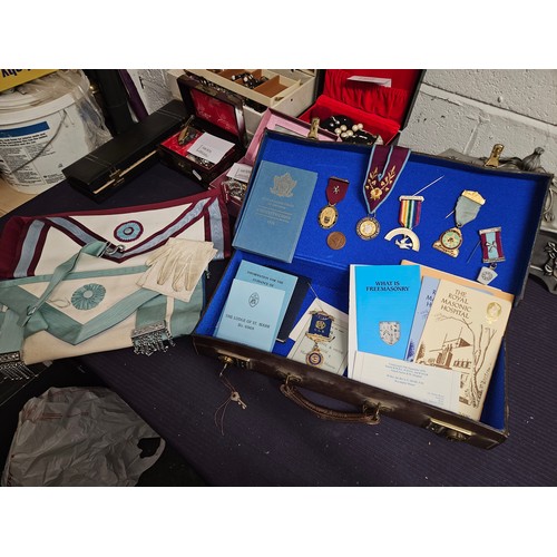 575 - Cased Masonic Items with Key. Inc Jewels, 1 Silver