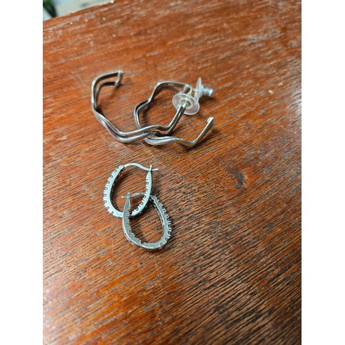 582 - 2 x 925 Earrings 13.92g